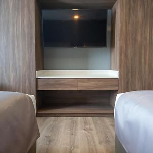 Queen Room Two Queen Beds City View